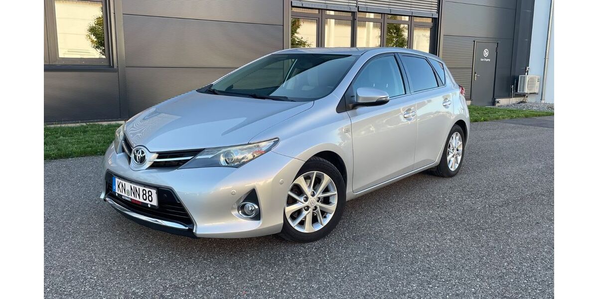 Toyota Auris 155.000 km 9.300 &euro; Rielasingen 78239