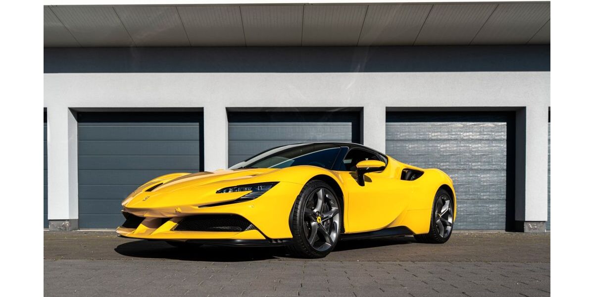 Ferrari SF90 1.414 km 428.400 &euro; Kerpen 50171