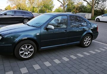 VW Bora 124.300 km 3.300 &euro; Pforzheim 75175