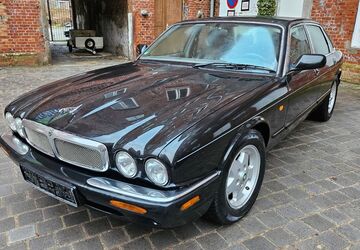 Jaguar XJ 262.000 km 7.900 &euro; FRANKFURT (ODER) 15230