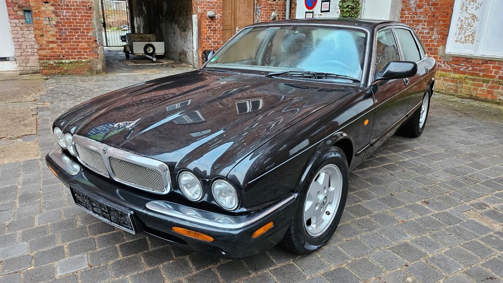 Jaguar XJ 262.000 km 7.900 &euro; FRANKFURT (ODER) 15230
