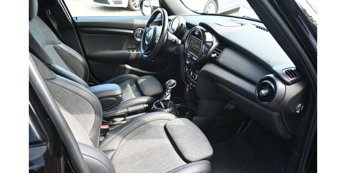 Mini Cooper 5-Türer Aut Navi Leder LED PDC 17erAlus 100.000 km 14.400 &euro; Seevetal - Hittfeld 21218
