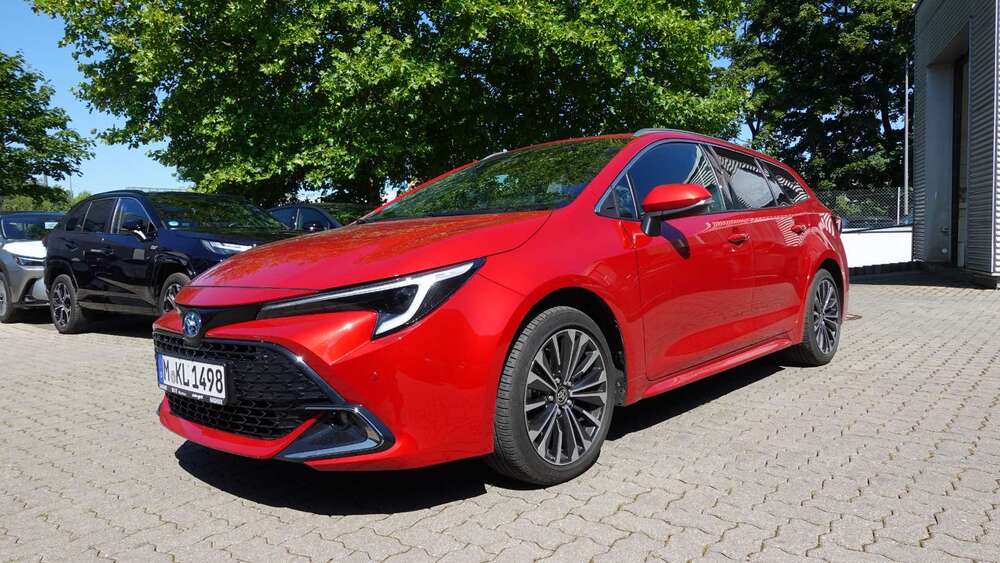 Toyota Corolla 17.490 km 30.990 &euro; München 80687