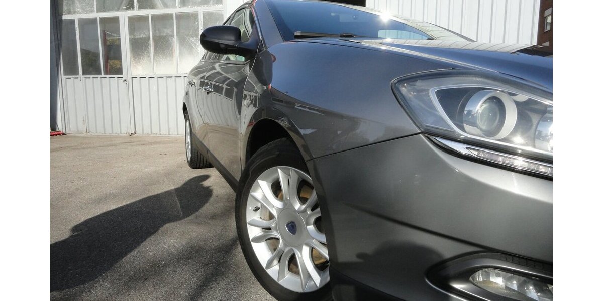 Lancia Delta Oro 1,9d 140 KW HU11/27 Klimatr+Navi+Leder 167.000 km 4.900 &euro; Neuss 41462