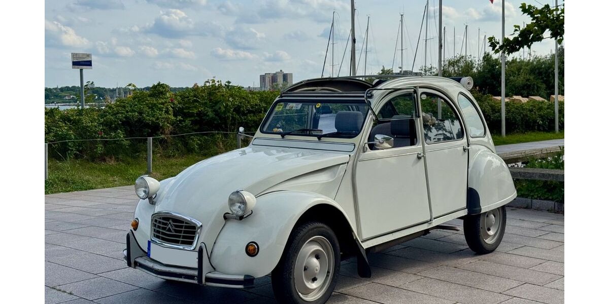 Citroen 2 CV 93.400 km 9.900 &euro; Kiel 24109