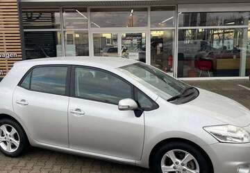 Toyota Auris 89.900 km 9.730 &euro; Zeithain 01619