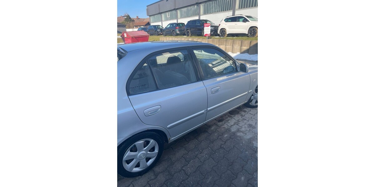 Hyundai Accent 110.000 km 1.100 &euro; Marktredwitz 95615