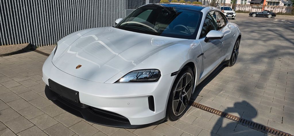 Porsche Taycan 7.000 km 89.999 &euro; München 80689