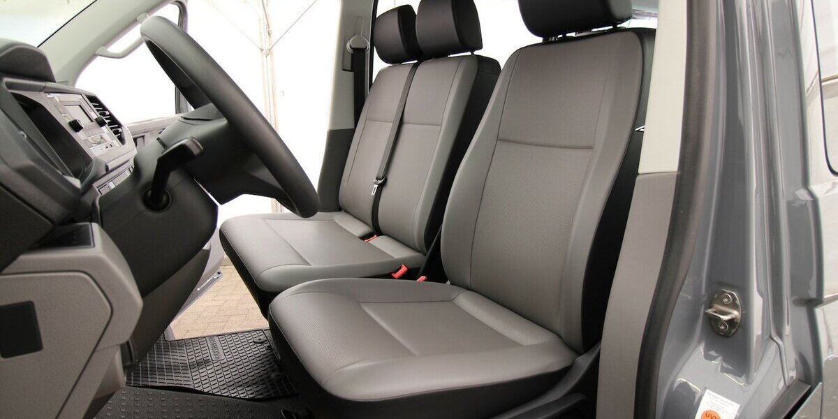 VW T6.1 Transporter Kombi lang 2.0 TDI 9-SITZER+AHK 146.949 km 28.900 &euro; Hagenow 19230