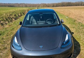 Tesla Model 3 29.122 km 27.690 &euro; Hann. Münden 34346