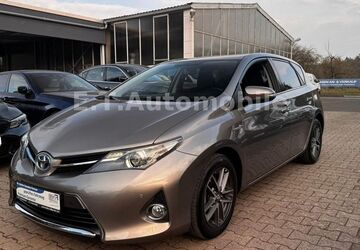 Toyota Auris 28.553 km 13.299 &euro; Friedberg (Hessen) - Ossenheim 61169