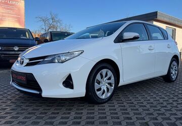 Toyota Auris 13.700 km 10.990 &euro; Leipzig 04178