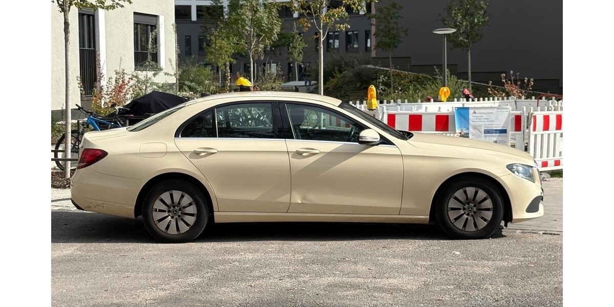 Mercedes-Benz 220 351.000 km 9.990 &euro; München 80313