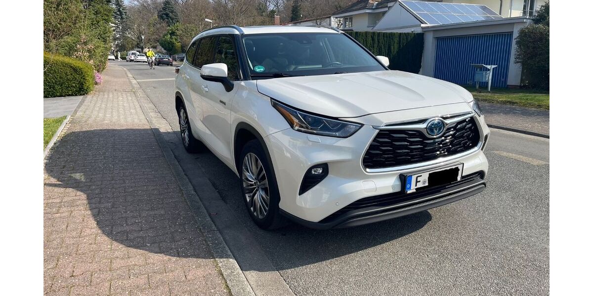 Toyota Highlander 141.680 km 36.490 &euro; Frankfurt 60389