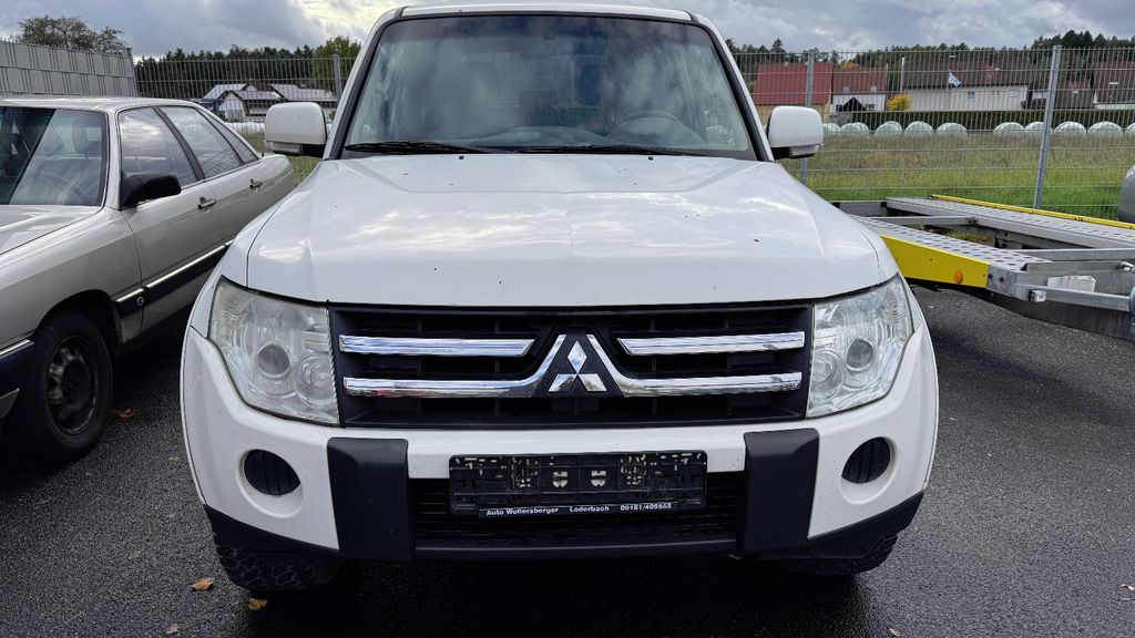 Mitsubishi Pajero 267.400 km 7.900 &euro; Berg b. Neumarkt i.d.OPf 92348