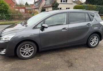 Toyota Verso 153.000 km 8.990 &euro; Stelle 21435