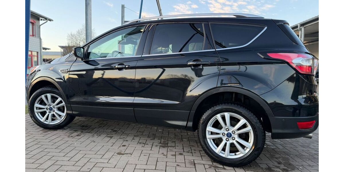 Ford Kuga 95.000 km 8.800 &euro; Bad Driburg 33014