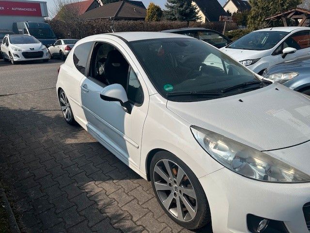Peugeot 207 88.000 km 3.200 &euro; Halle/Saale 06116