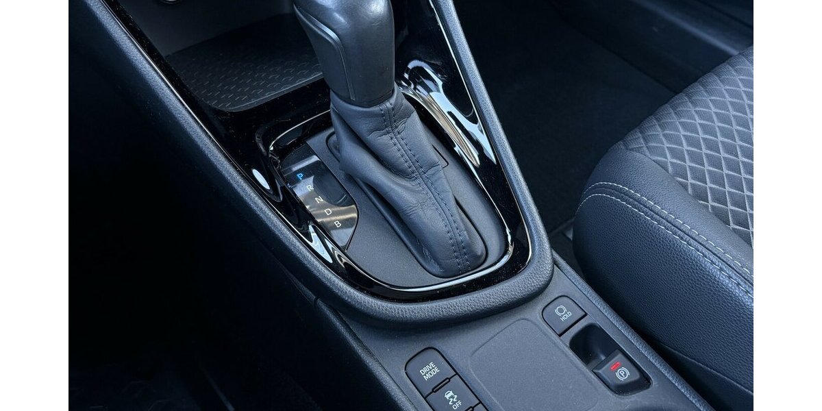 Toyota Yaris 1.5 Hybrid Black&White DAB/KAMERA/1.HAND 29.792 km 19.900 &euro; Villingen-Schwenningen 78054