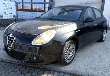 Alfa Romeo Giulietta 185.000 km 1.990 &euro; Düren 52351
