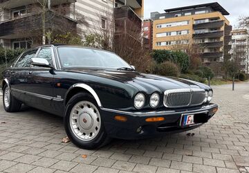 Jaguar Daimler 211.126 km 6.890 &euro; Frankfurt am Main 60486