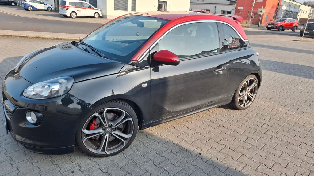 Opel Adam 31.200 km 12.700 &euro; Gründau 63584