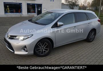Toyota Auris 107.200 km 10.199 &euro; Bitterfeld 06749