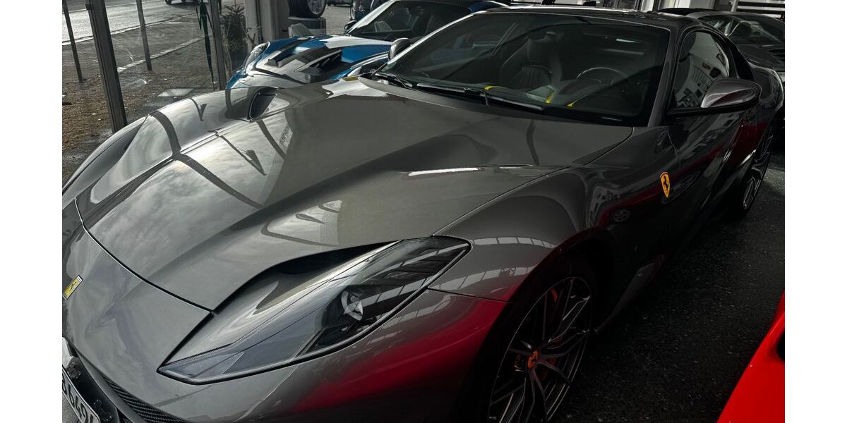 Ferrari 812 27.200 km 309.000 &euro; Roth 91154