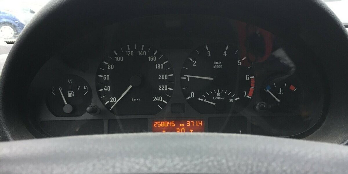 Opel Signum Elegance,KLima,AHK.Temp.ESP,Tüv 07/27! 260.000 km 2.999 &euro; Himmelkron 95502