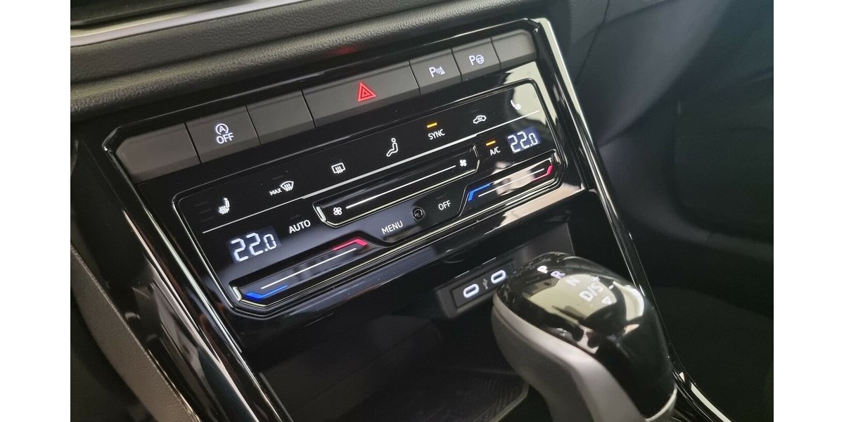 VW T-Roc R-Line 2025 LED-Matrix IQ Kamera VIC DSG 30.400 km 27.500 &euro; Garrel 49681