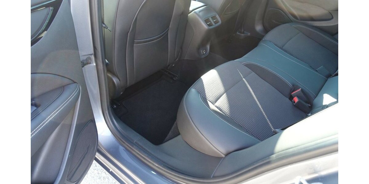 Opel Insignia Elegance Navi PDC Kamera Memory LED eGHSD 96.200 km 17.950 &euro; Neumarkt/OPf 92318