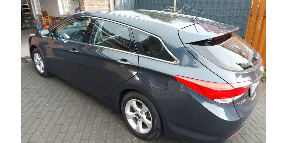 Hyundai i40 110.000 km 9.300 &euro; Hinte 26759
