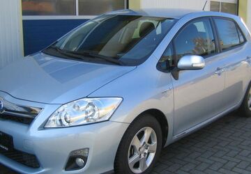 Toyota Auris 56.983 km 10.990 &euro; Dresden 01157