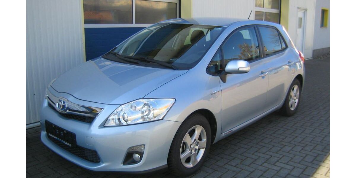 Toyota Auris 56.983 km 10.990 &euro; Dresden 01157