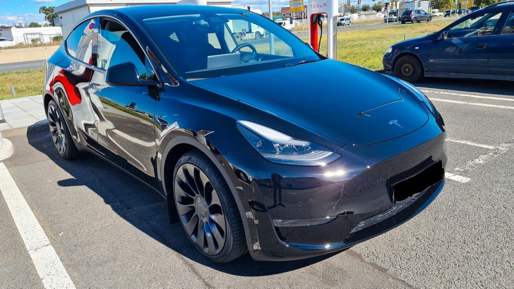 Tesla Model Y 56.500 km 42.750 &euro; Sinn 35764