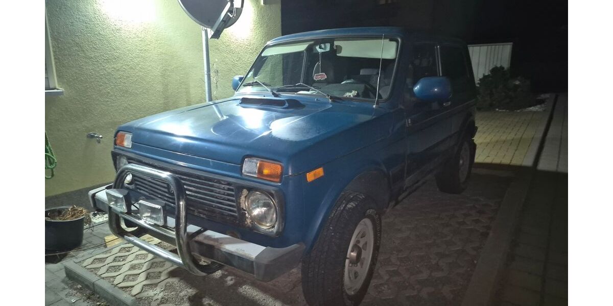 Lada Niva 89.400 km 4.395 &euro; Grumbach 01723