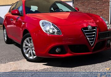 Alfa Romeo Giulietta Turismo*Pano*Schiebe*Sport*SHZ*Tempo* 95.791 km 10.990 &euro; Berlin 13187