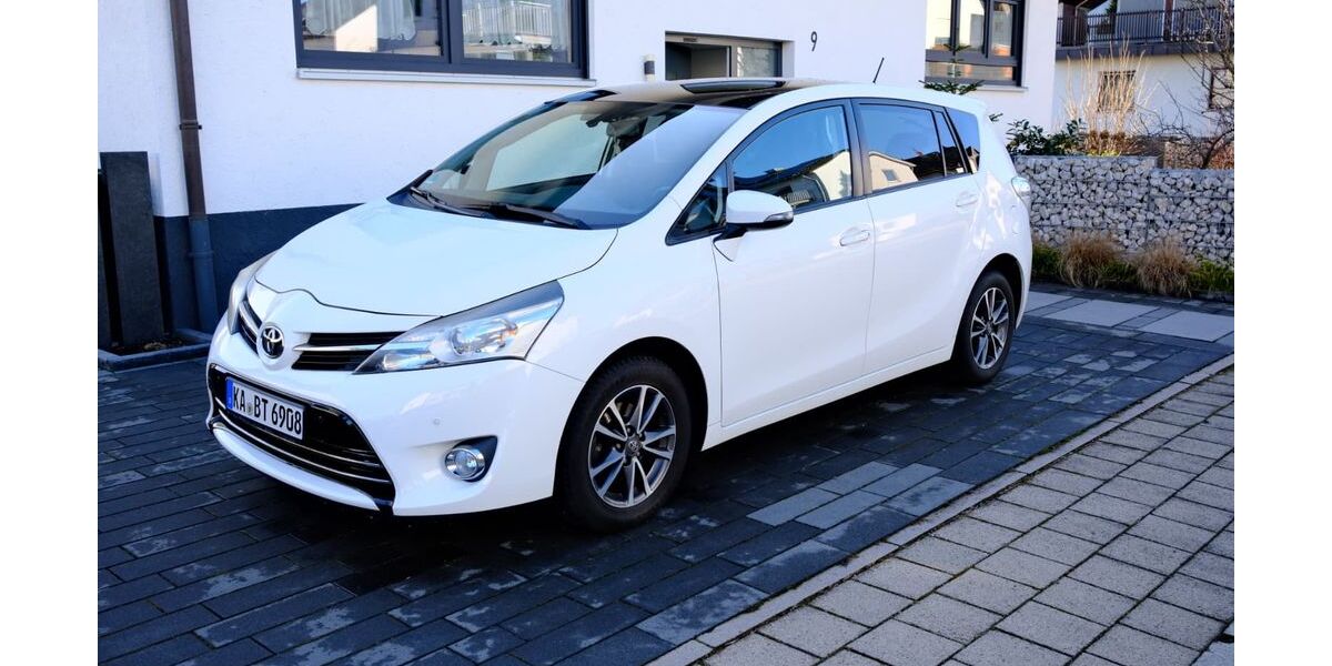 Toyota Verso 78.000 km 13.300 &euro; Karlsdorf-Neuthard 76689