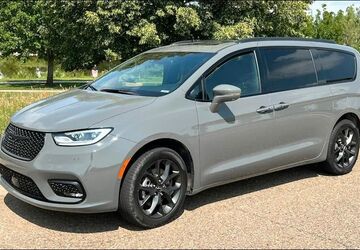 Chrysler Pacifica 76.000 km 32.900 &euro; Neugersdorf 02727