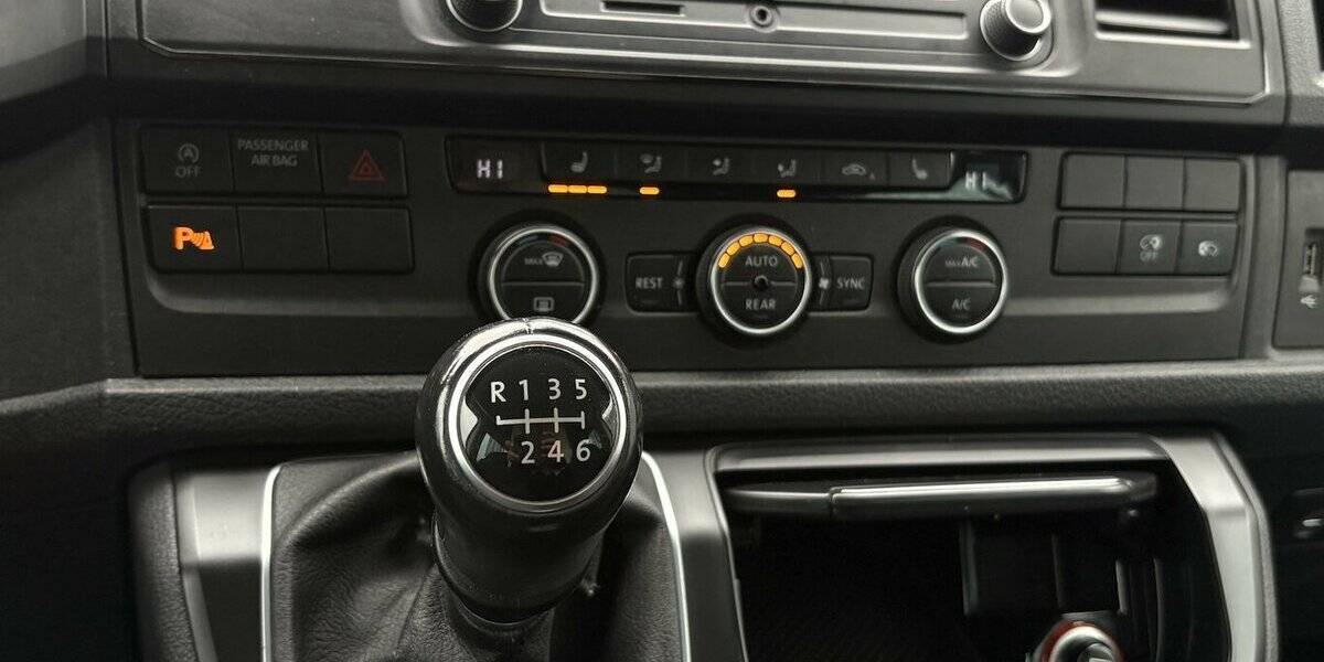 VW T6 Multivan Trendline SHZ/AHK/7.SITZ/TEMPOMAT 123.500 km 27.900 &euro; Villingen-Schwenningen 78054