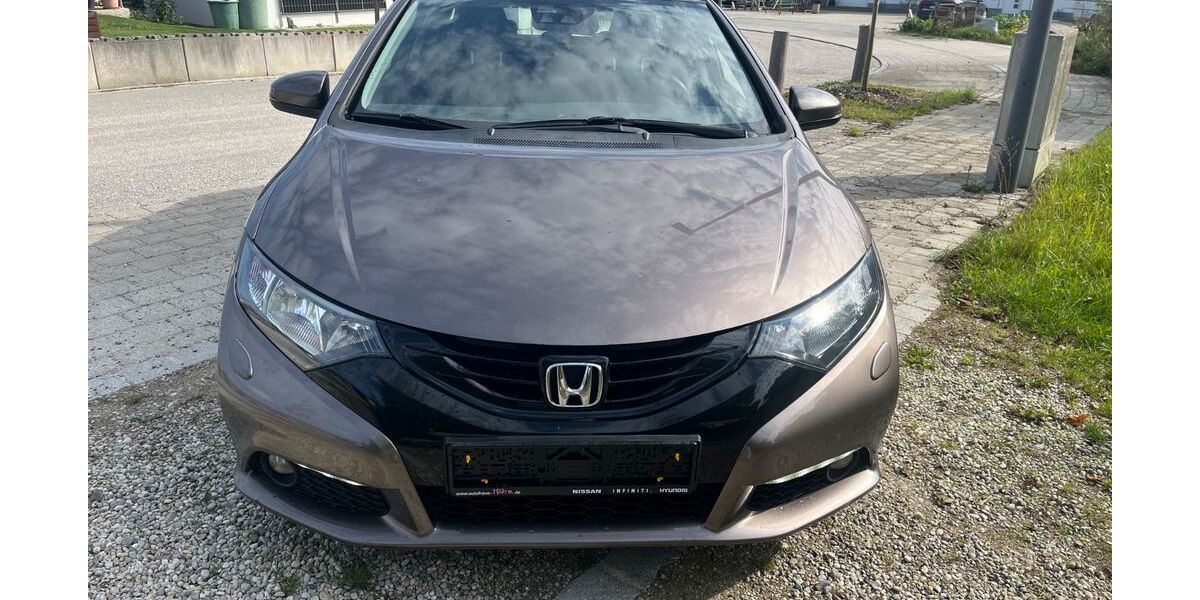 Honda Civic 198.000 km 4.900 &euro; Inning am Holz 84416
