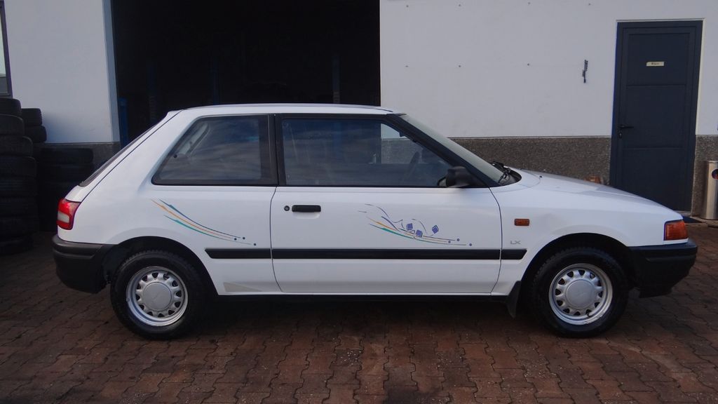 Mazda 323 62.000 km 2.450 &euro; Elsdorf 50189