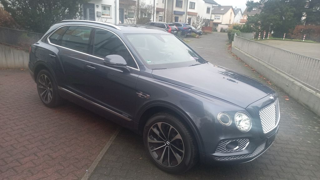 Bentley Bentayga 94.500 km 103.799 &euro; Frankfurt 65933
