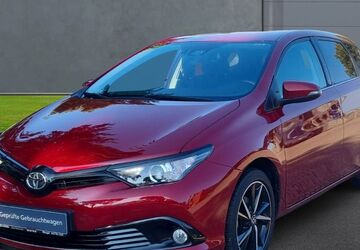 Toyota Auris 59.786 km 14.790 &euro; Wingst 21789