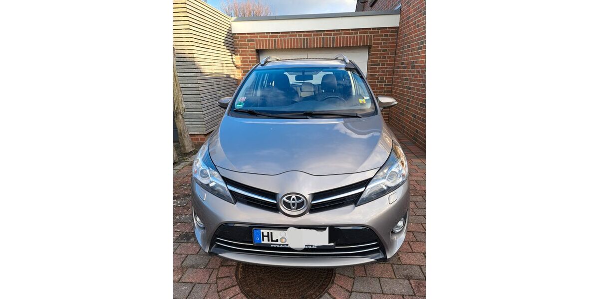 Toyota Verso 114.000 km 12.800 &euro; Lübeck 23560