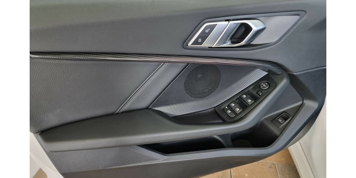 BMW 116d Sport Line DSG LED Live Cockpit Klima Pano 71.300 km 23.900 &euro; Garrel 49681