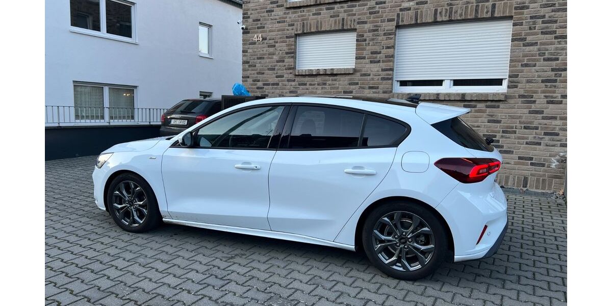 Ford Focus 14.300 km 23.450 &euro; Frechen 50226