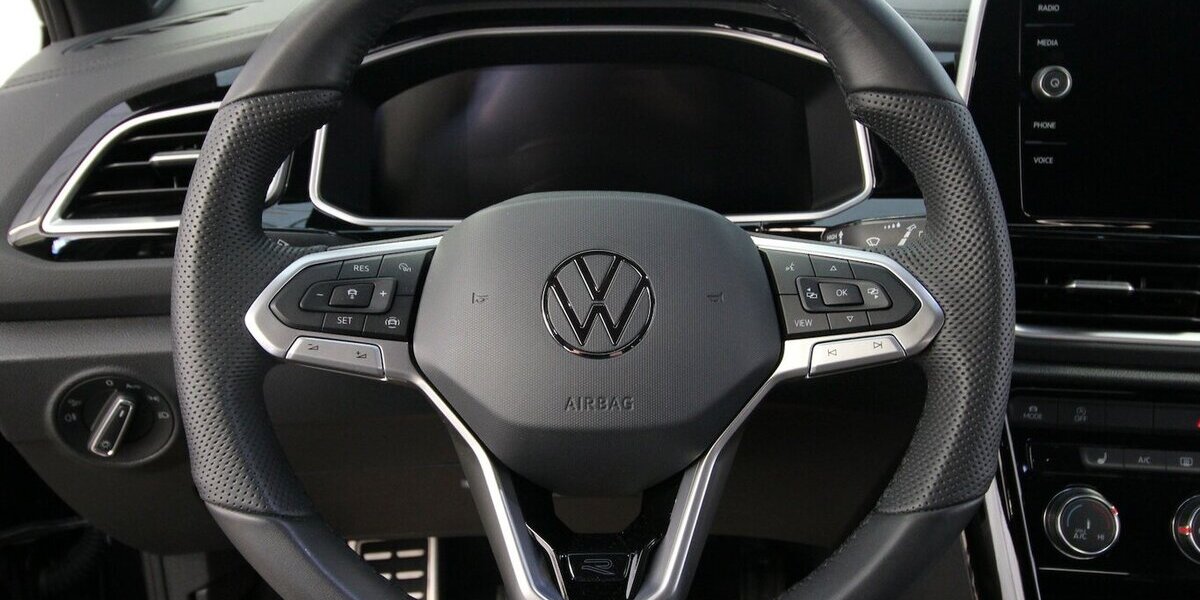VW T-Roc TSI R-Line LED+ACC+SITZHEIZUNG 24.085 km 24.900 &euro; Hagenow 19230