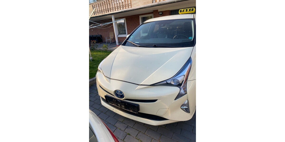 Toyota Prius 352.000 km 8.400 &euro; VELLMAR 34246