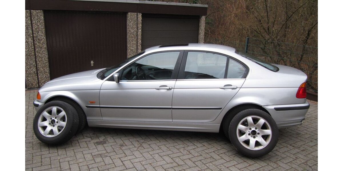 BMW 323 200.000 km 4.800 &euro; Dortmund 44267